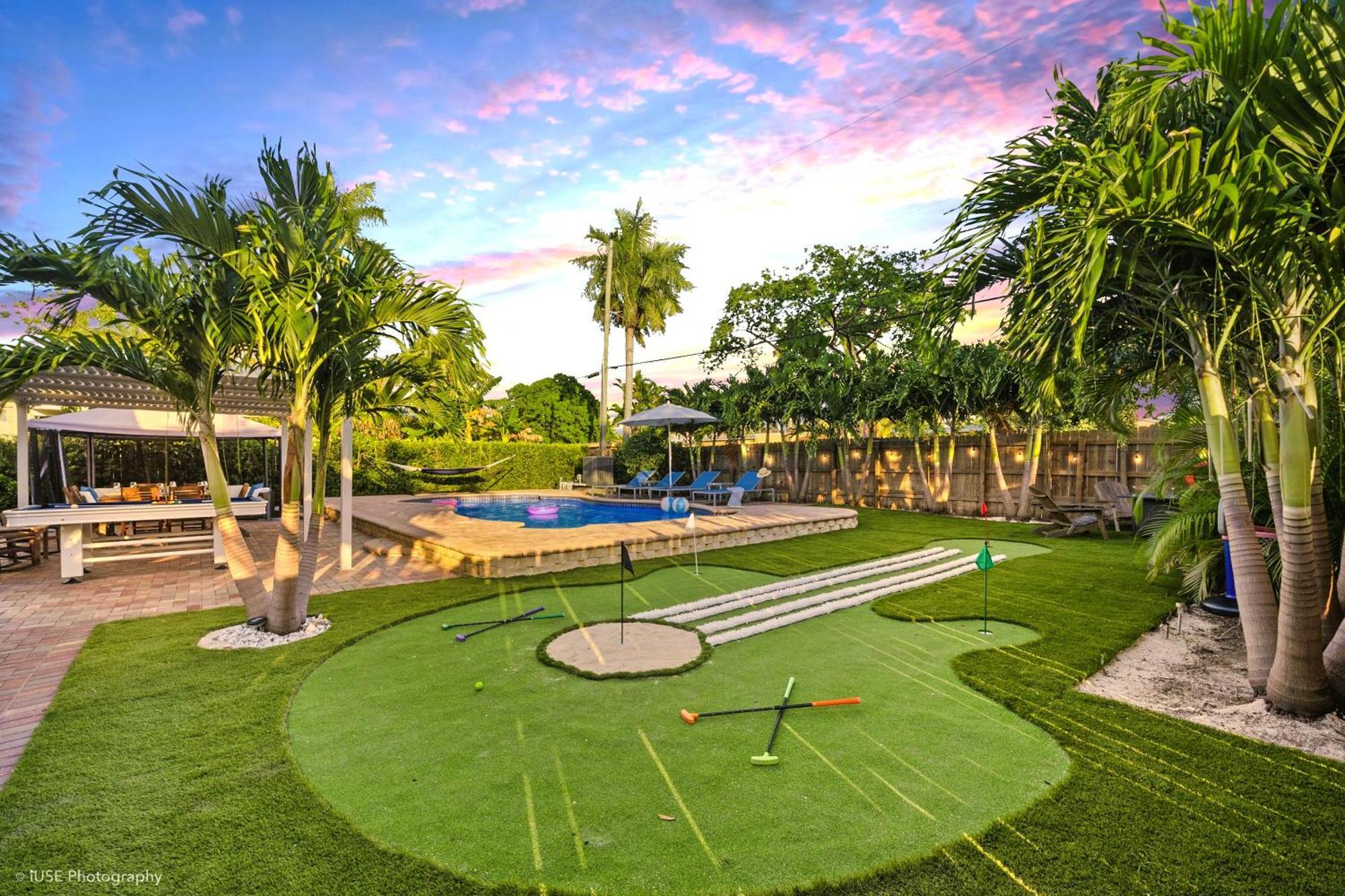 Coastal Paradise 7 Min To With Game Mini Golf And Heated Pool Villa Hollywood